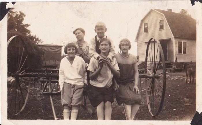 Friends and neighbors - Front, R to L - Elia Del Carlo, Mary and Genevieve Mirota. In back - Edward Del Carlo and Joe Mirota - 1926