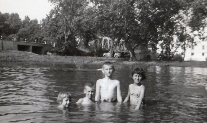 Darts Mill - 28 June 1960 - Doran Siblings